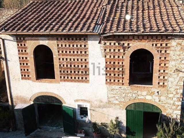 Case e ville in vendita di 300 m² in Via di S.Donato