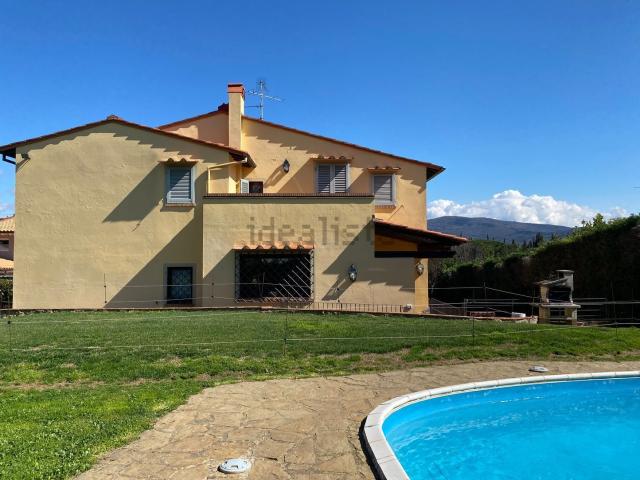 Case e ville in vendita di 300 m² in Via di Poggio Ugolino, 12