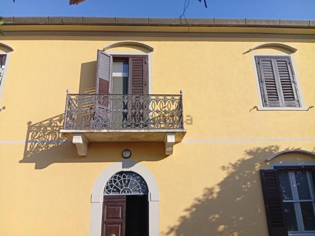 Case e ville in vendita di 300 m² in Via F. Cilea