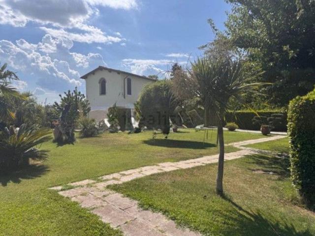 Case e ville in vendita di 300 m² in Via Fornello, 91