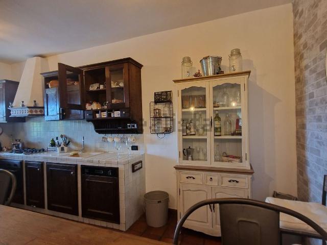 Case e ville in vendita di 300 m² in Via Falerina