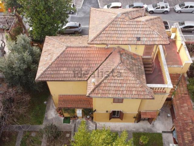 Case e ville in vendita di 300 m² in Via Felice Cavallotti, 36