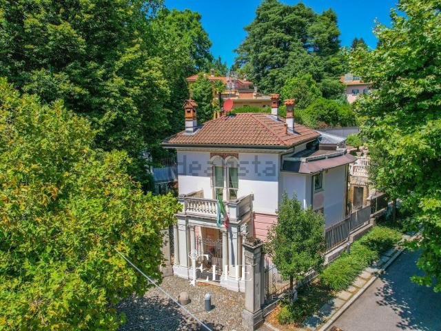 Case e ville in vendita di 300 m² in Via Fiume, 46