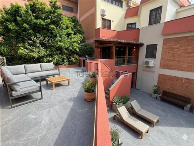 Case e ville in vendita di 300 m² in Via Francesco Bartolomeo Rastrelli