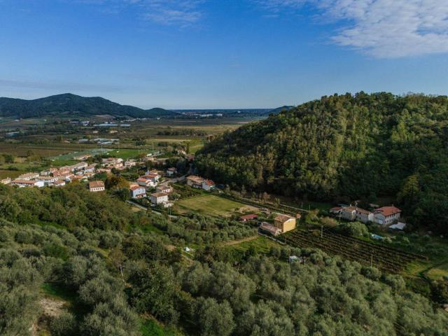 Case e ville in vendita di 300 m² in Via Fratelli Cervi