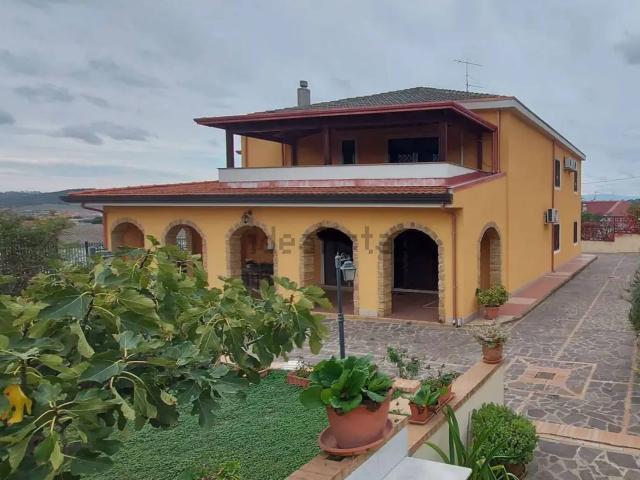 Case e ville in vendita di 300 m² in Via Islanda
