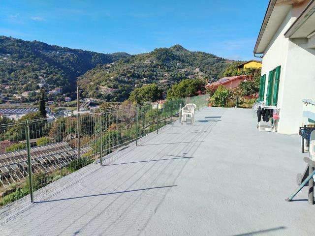 Case e ville in vendita di 300 m² in Via Oberto D&apos oria