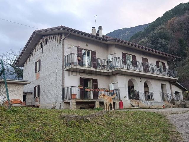 Case e ville in vendita di 300 m² in Via Ortelle, 137