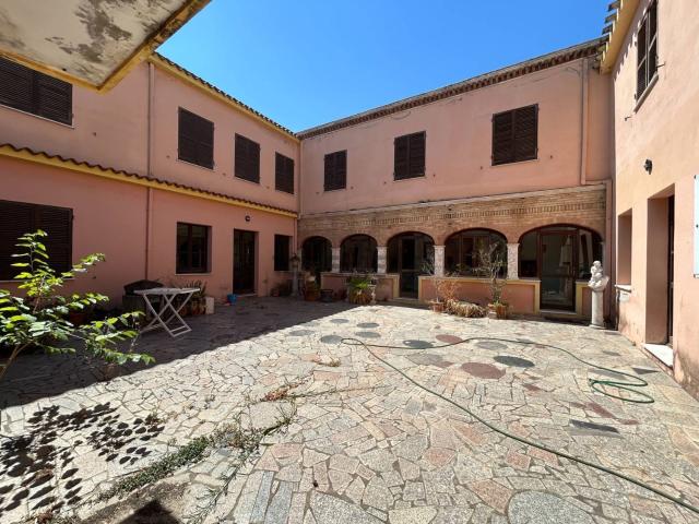 Case e ville in vendita di 300 m² in Via L. Ariosto, 21