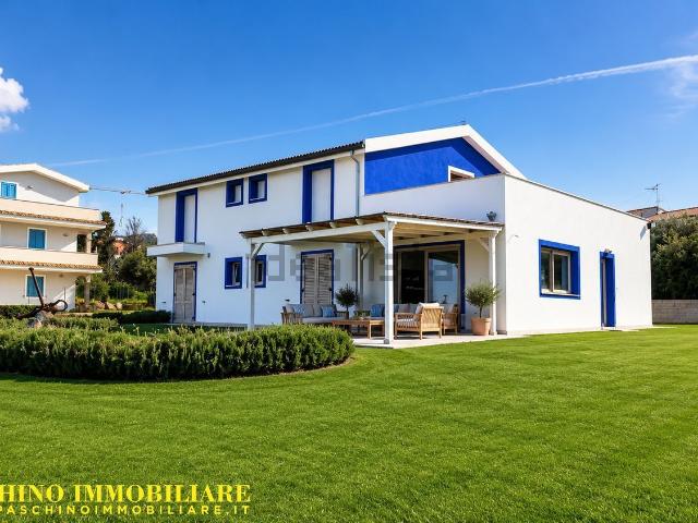 Case e ville in vendita di 300 m² in Via Lombardia, 65