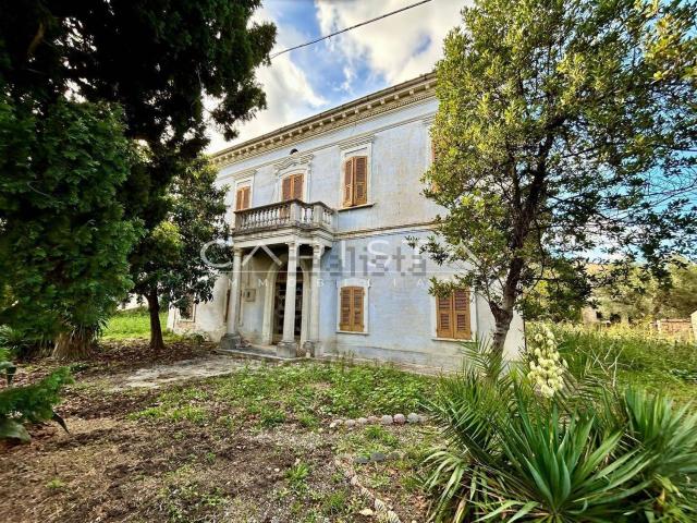 Case e ville in vendita di 300 m² in Via Lanciano