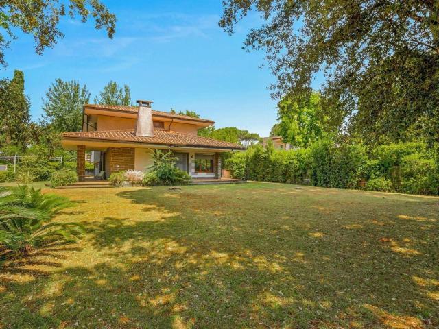 Case e ville in vendita di 300 m² in Via Leonardo Da Vinci