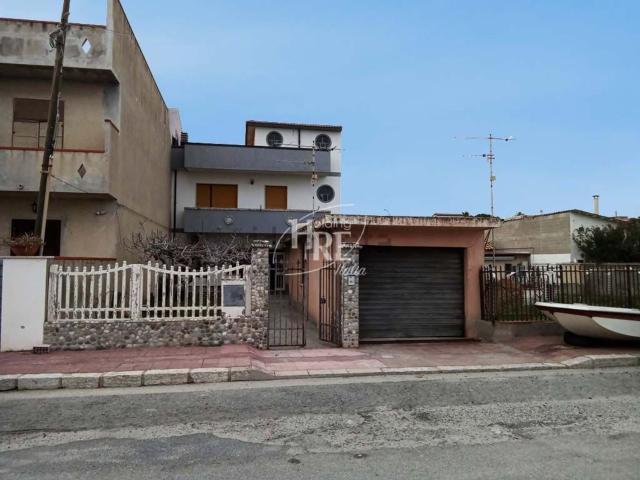 Case e ville in vendita di 300 m² in Via Lungomare, 57