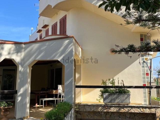 Case e ville in vendita di 300 m² in Contrada Stazzone