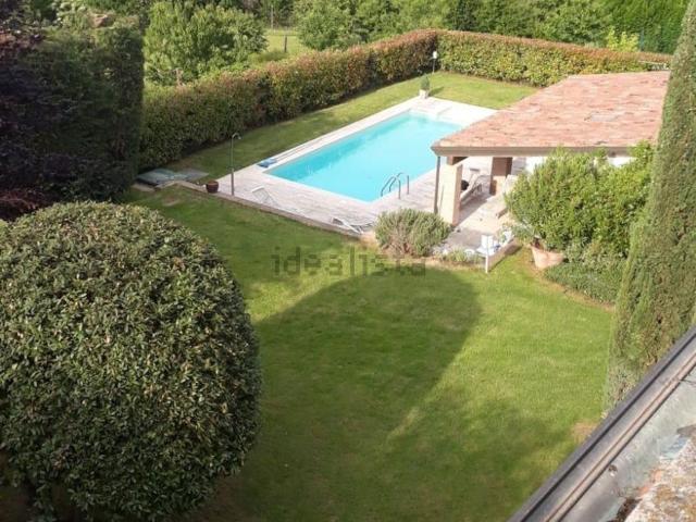 Case e ville in vendita di 300 m² in Via Montalino, 27
