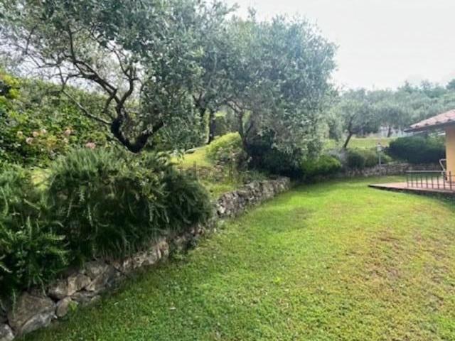 Case e ville in vendita di 300 m² in Via Montefrancio