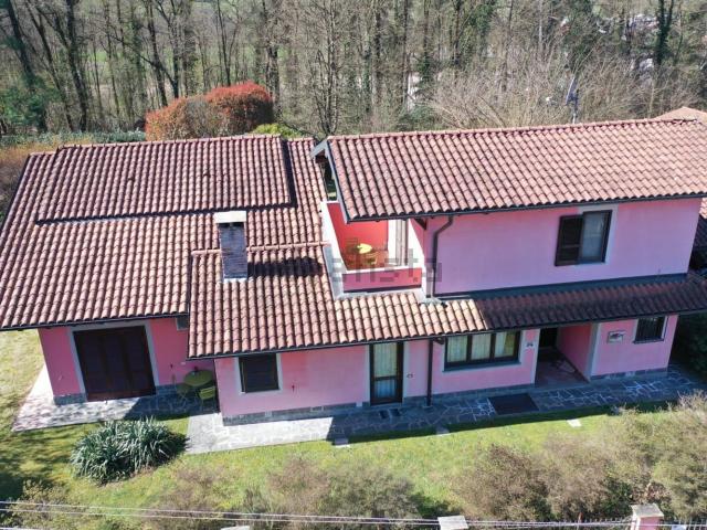 Case e ville in vendita di 300 m² in Via Monviso