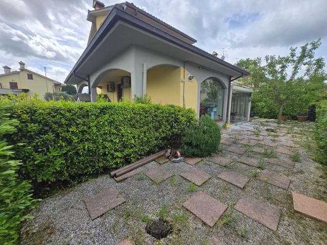 Case e ville in vendita di 300 m² in Via Masaccio