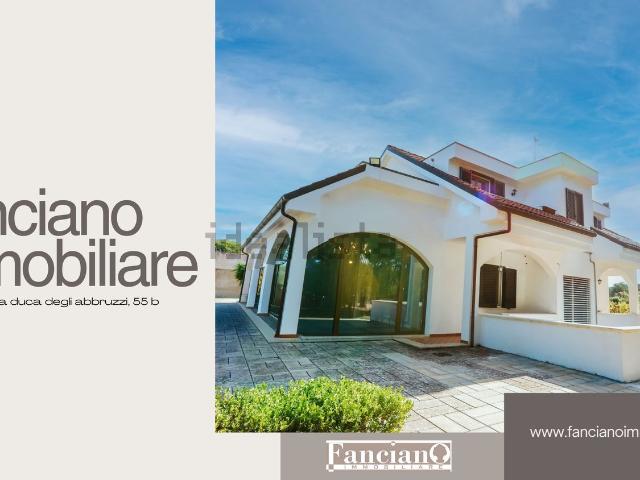 Case e ville in vendita di 300 m² in Via Masserei, 169