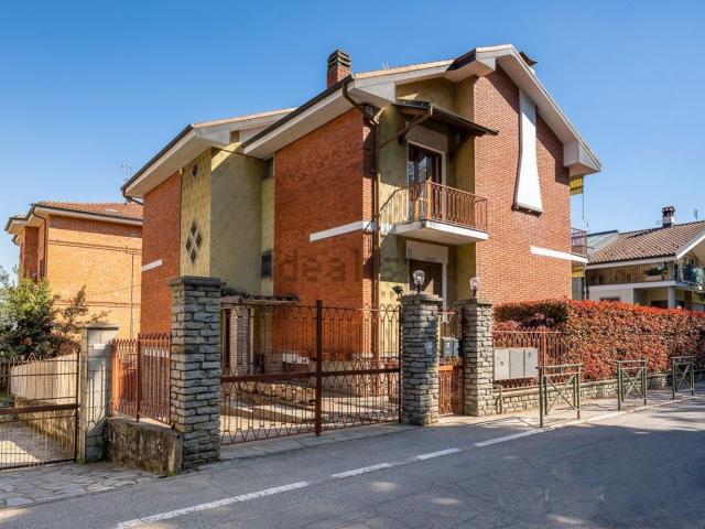 Case e ville in vendita di 300 m² in Via Michelangelo Ferrero, 3