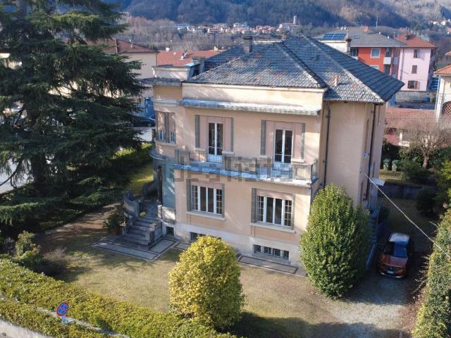 Case e ville in vendita di 300 m² in Via Nicolao Sottile, 30