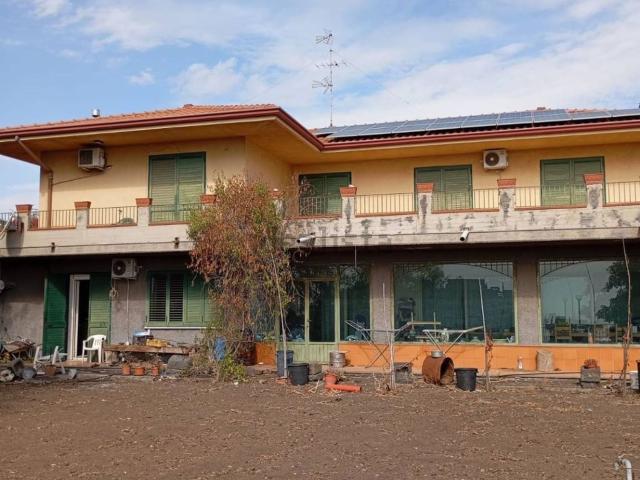 Case e ville in vendita di 300 m² in Via Nuovalucello, 3