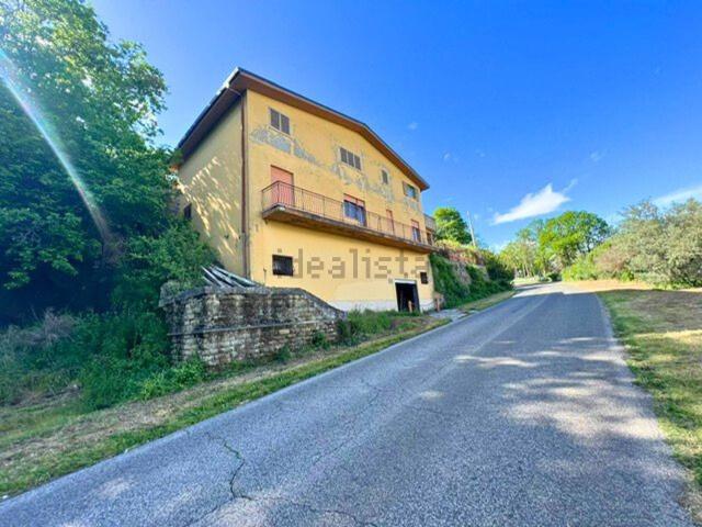 Case e ville in vendita di 300 m² in Via Savelli
