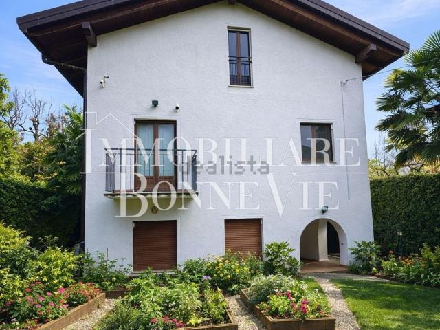 Case e ville in vendita di 300 m² in Via San Martino, 1