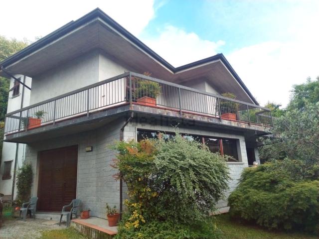 Case e ville in vendita di 300 m² in Via San Caterina, 9