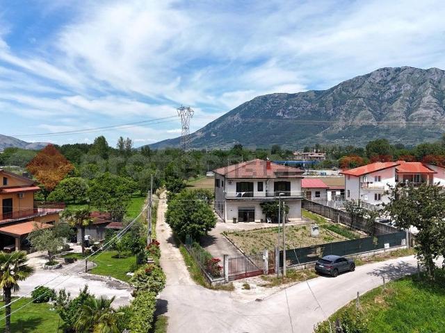 Case e ville in vendita di 300 m² in Via San Cosma
