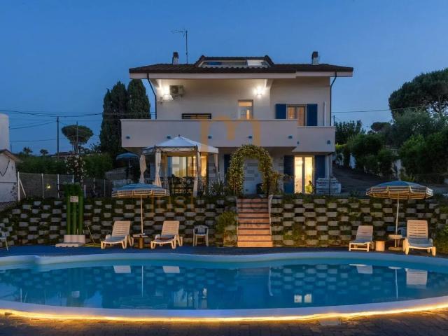 Case e ville in vendita di 300 m² in Via San Cristoforo
