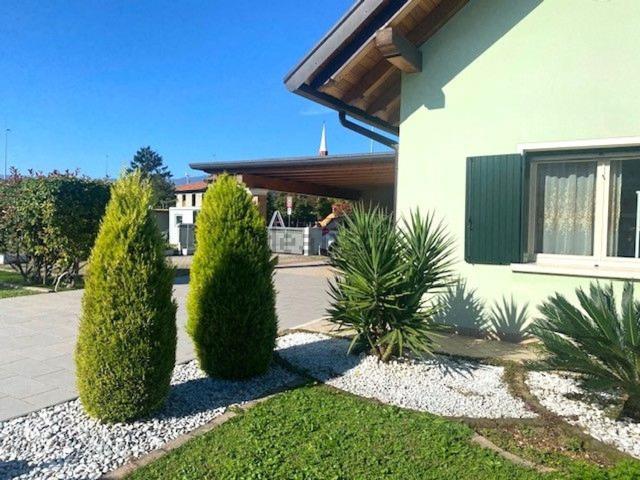 Case e ville in vendita di 300 m² in Via San Daniele, 5