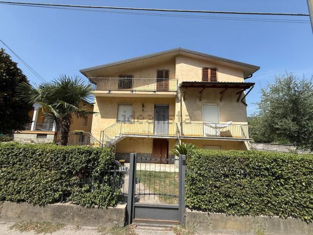 Case e ville in vendita di 300 m² in Via San Pietro, 34