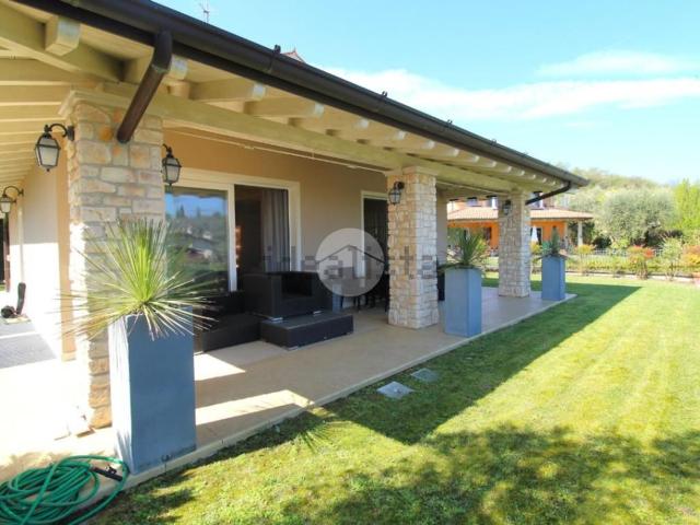Case e ville in vendita di 300 m² in Via San Rocco, 1