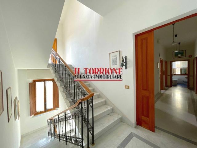 Case e ville in vendita di 300 m² in Via Sicilia
