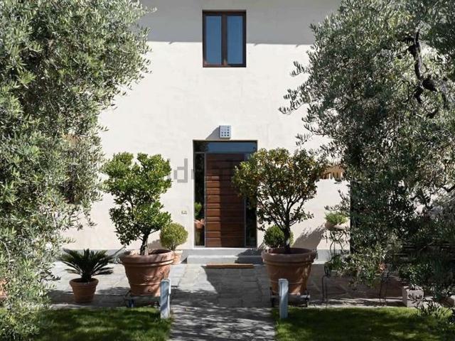 Case e ville in vendita di 300 m² in Via Pontenuovo e Croce