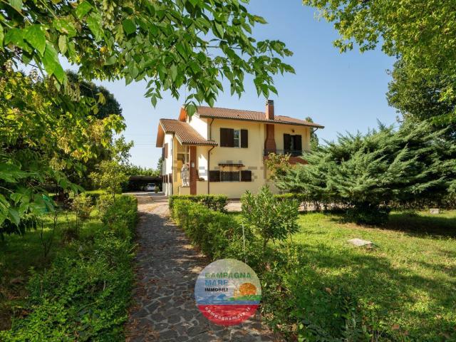 Case e ville in vendita di 300 m² in Via Pasetta