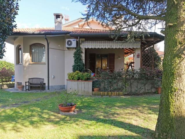 Case e ville in vendita di 300 m² in Via Pasubio