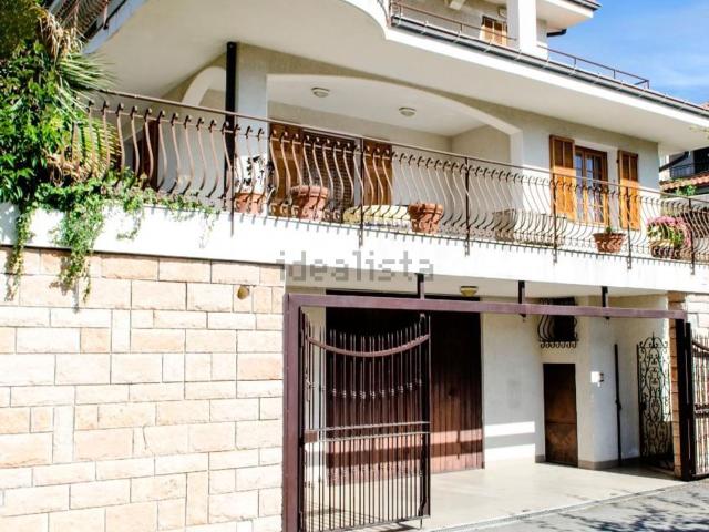 Case e ville in vendita di 300 m² in Via Piave
