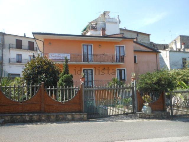 Case e ville in vendita di 300 m² in Via Piave, 6