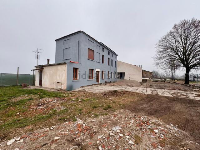 Case e ville in vendita di 300 m² in Via Pierdomenico Frattini, 82