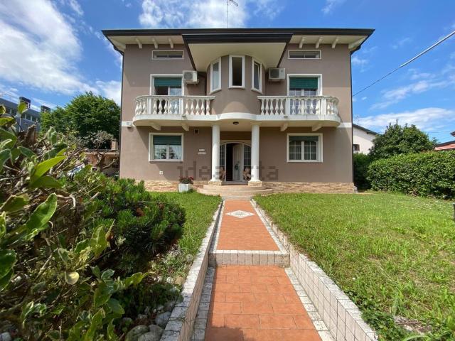 Case e ville in vendita di 300 m² in Via Planton, 31