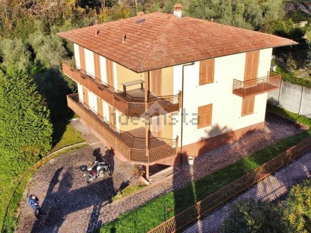 Case e ville in vendita di 300 m² in Via Privata di Casate, 12