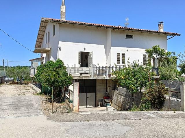 Case e ville in vendita di 300 m² in Via Provinciale della Rocca