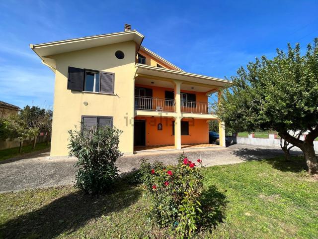 Case e ville in vendita di 300 m² in Via Quartora Seconda