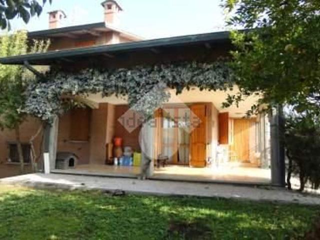 Case e ville in vendita di 300 m² in Via Quattro Passi, 20