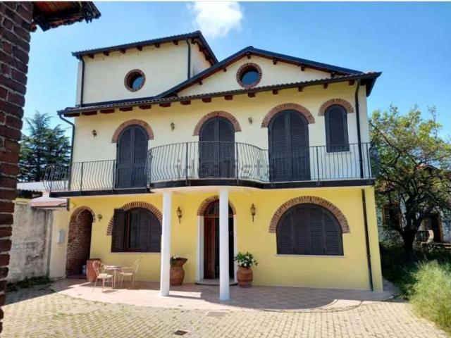 Case e ville in vendita di 300 m² in Via Roma