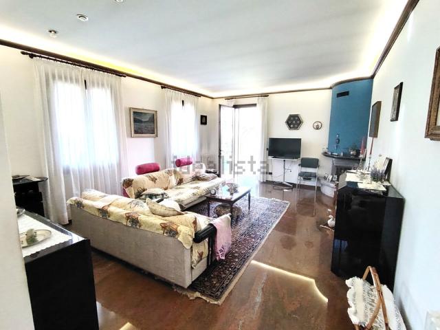 Case e ville in vendita di 300 m² in Via Roma