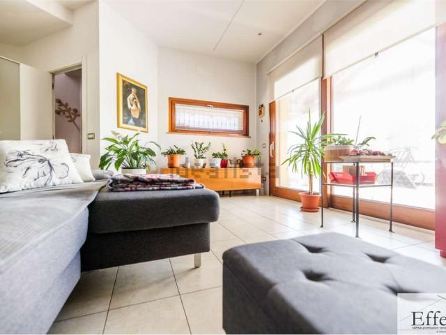 Case e ville in vendita di 300 m² in Via Rebuschini, 63