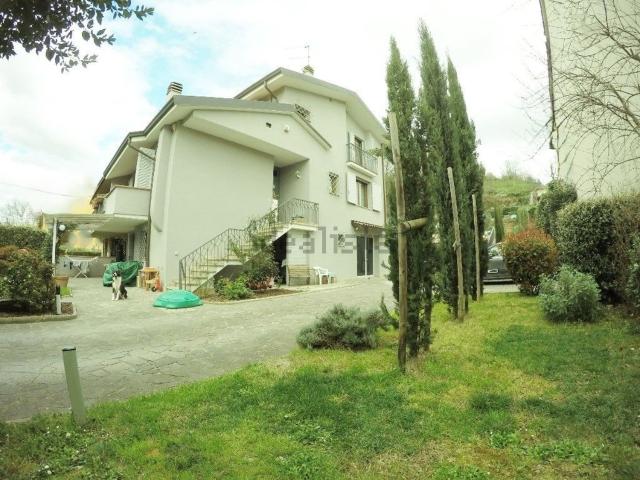 Case e ville in vendita di 300 m² in Via Redipuglia